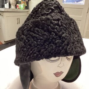 Lambs wool hat with flaps unisex. Black awesome vintage condition